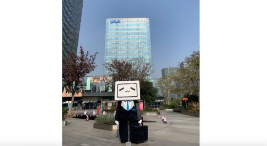 你在 B 站看番剧，别人在 B 站学 Python